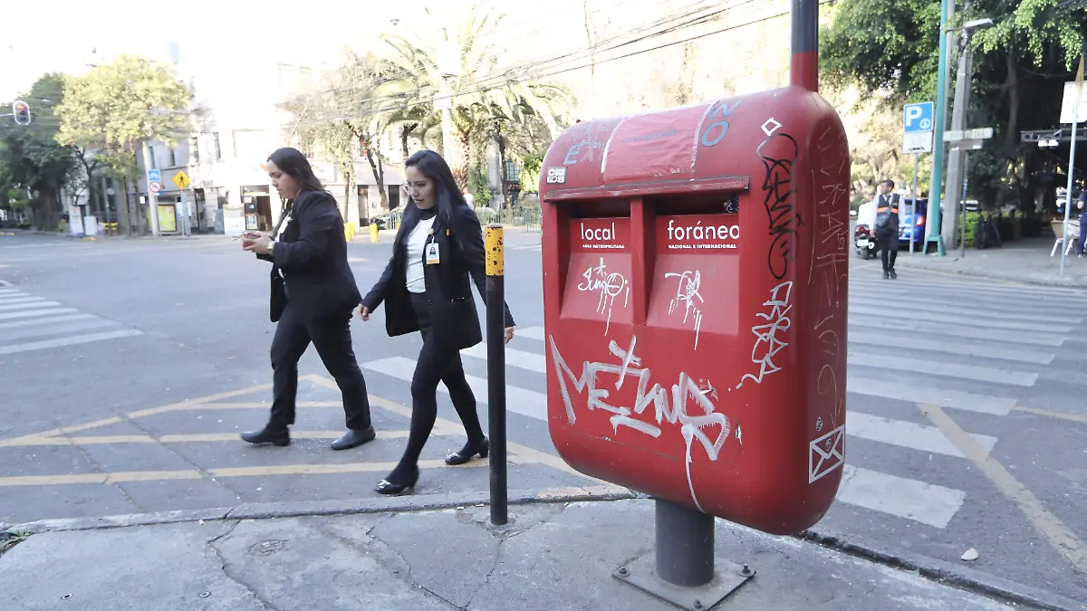 BUZÓN DE CORREOS FUERA DE USO-06